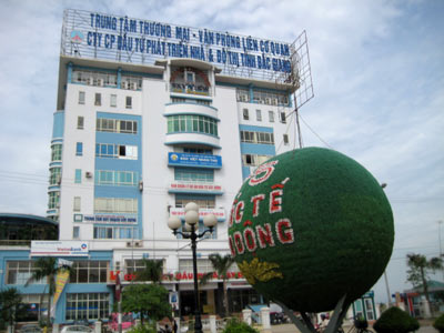 Cổng vào cafê Sông Thương